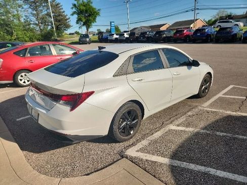 Used 2021 Hyundai Elantra SEL FWD image 9