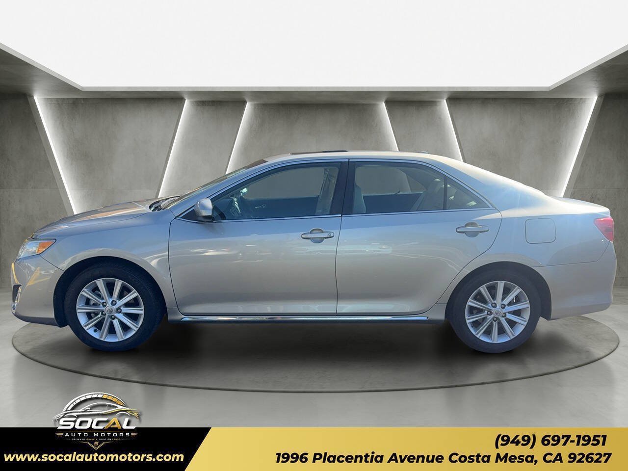 Used 2014 Toyota Camry XLE w/ Leather Package FWD image 2