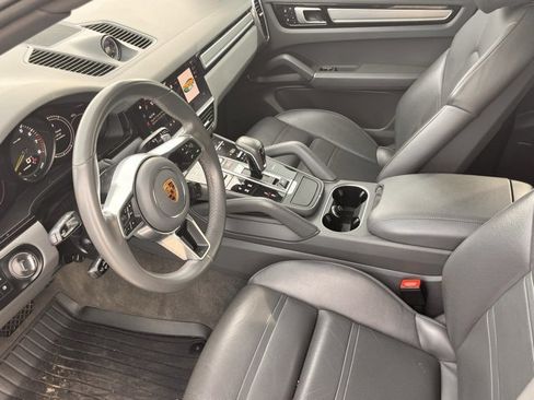 Used 2022 Porsche Cayenne Platinum Edition image 11