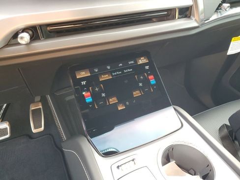 New 2026 Cadillac Vistiq Sport image 40