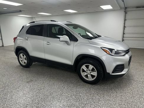 Used 2019 Chevrolet Trax LT w/ LT Convenience Package AWD/4WD image 2