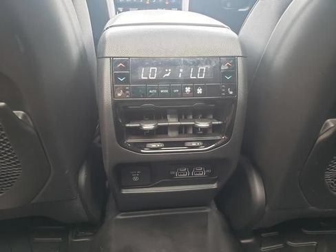Used 2023 Jeep Grand Cherokee Overland w/ Luxury Tech Group IV AWD/4WD image 13