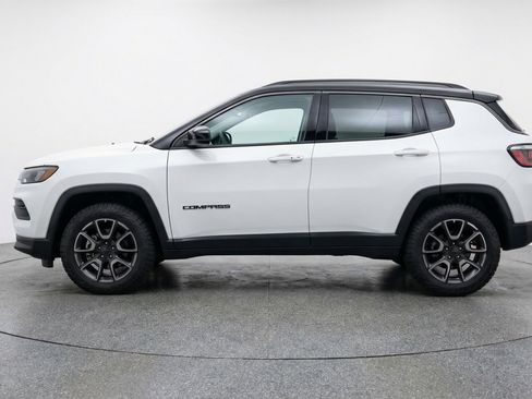 Used 2025 Jeep Compass Trailhawk AWD/4WD image 5