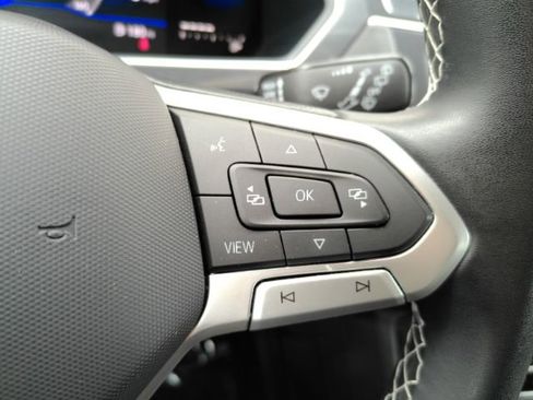 Used 2023 Volkswagen Tiguan SE FWD image 39