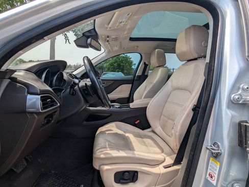Used 2018 Jaguar F-PACE Prestige AWD/4WD image 12