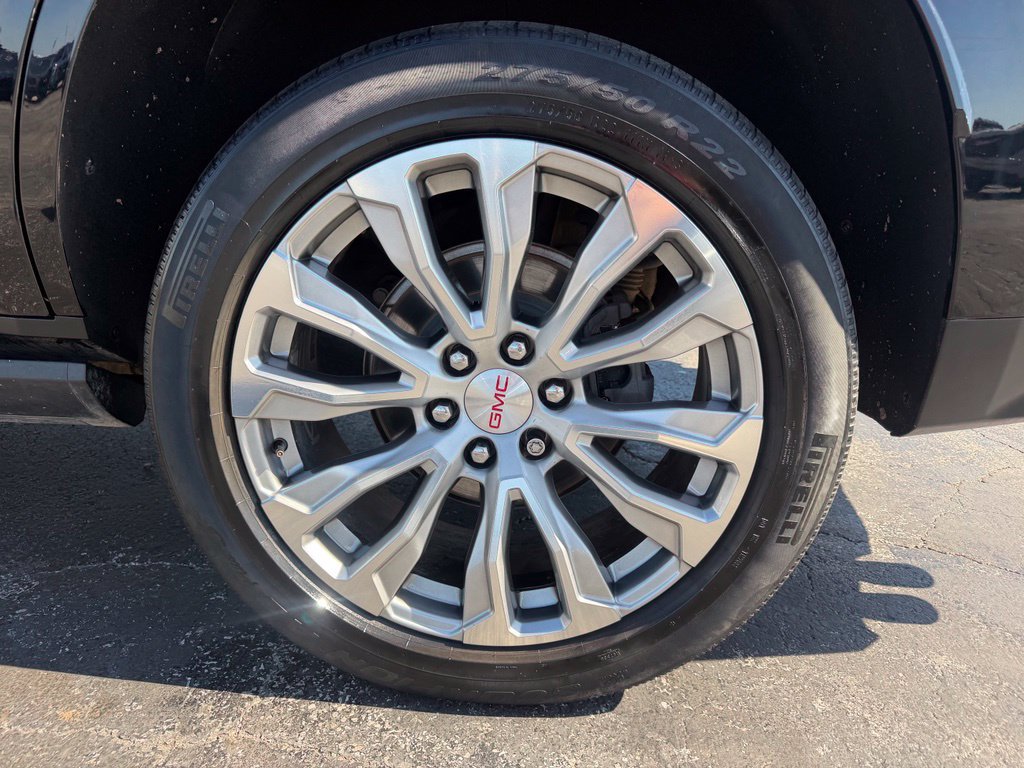 Used 2022 GMC Yukon Denali w/ Denali Premium Package AWD/4WD image 13