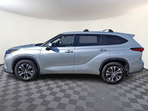 Used 2022 Toyota Highlander XLE image 10