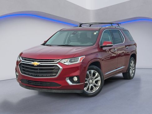 Used 2018 Chevrolet Traverse Premier w/ Driver Confidence II Package FWD image 2