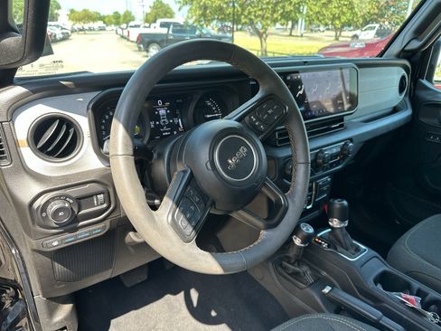 Used 2024 Jeep Wrangler Unlimited w/ Convenience Group AWD/4WD image 17
