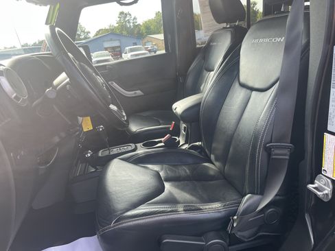 Used 2017 Jeep Wrangler Unlimited Rubicon w/ Connectivity Group AWD/4WD image 5