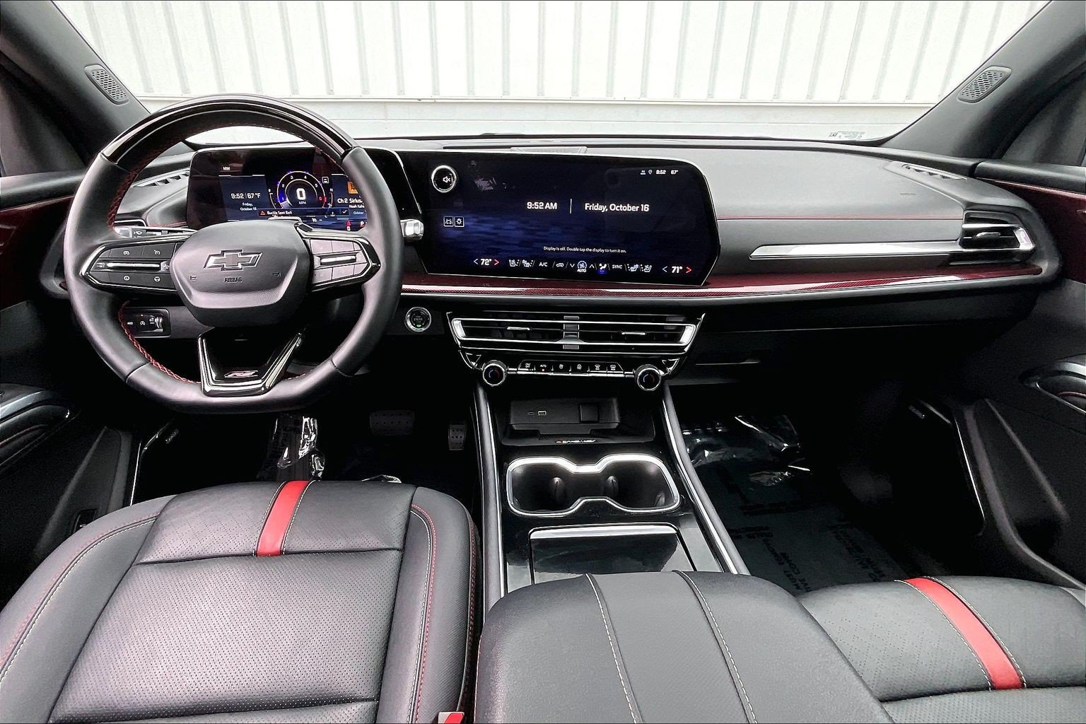 Used 2025 Chevrolet Traverse RS AWD/4WD image 19