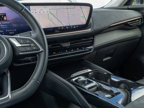 Certified 2025 Buick Envision Sport Touring image 19