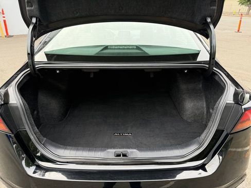 Used 2023 Nissan Altima 2.5 SR FWD image 12