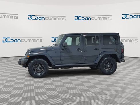 Used 2017 Jeep Wrangler Unlimited Sahara AWD/4WD image 6