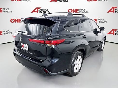 Used 2023 Toyota Highlander LE FWD image 7