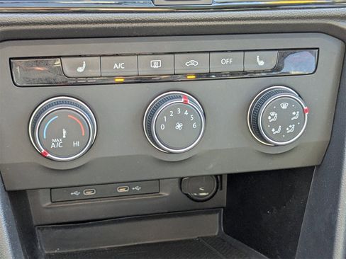 Used 2022 Volkswagen Taos SE image 23