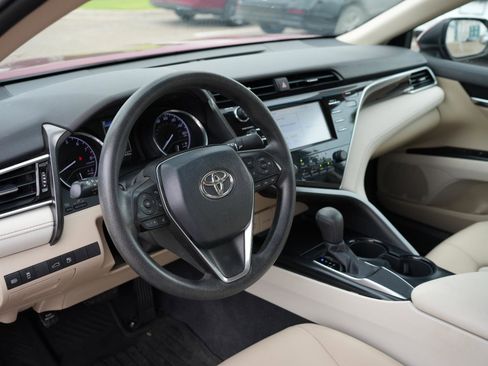Used 2018 Toyota Camry LE FWD image 12