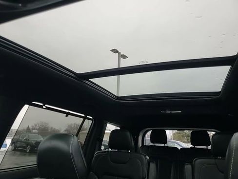 Used 2024 Jeep Grand Cherokee L Limited w/ Luxury Tech Group II image 24