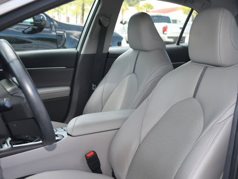 Used 2023 Toyota Camry XLE w/ Navigation Package image 11