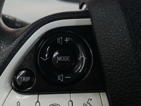 Used 2017 Toyota Prius Two image 27