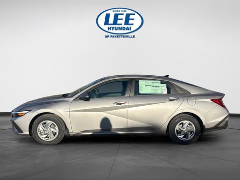 New 2026 Hyundai Elantra SE image 3