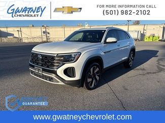 Used 2024 Volkswagen Atlas Cross Sport SE w/ Panoramic Sunroof Package video 1