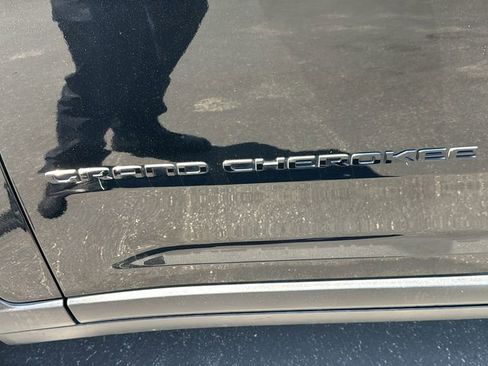 Used 2023 Jeep Grand Cherokee L Laredo AWD/4WD image 7