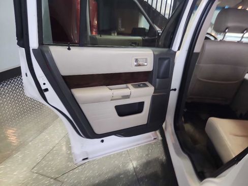 Used 2012 Dodge Grand Caravan SXT FWD image 12