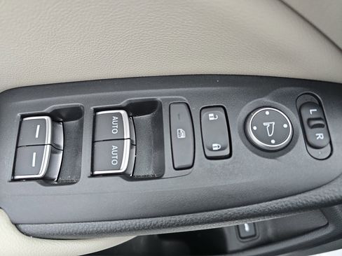 Certified 2022 Honda Accord Touring image 27