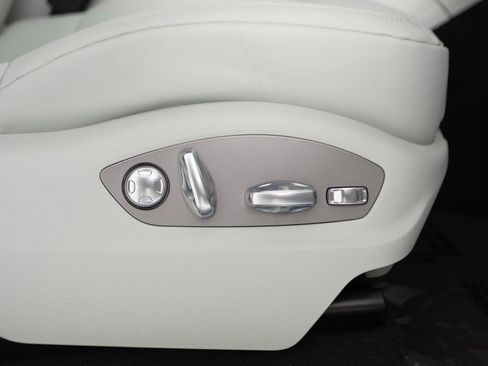 New 2026 Porsche Macan image 31