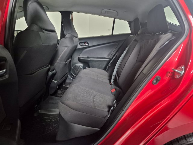 Used 2021 Toyota Prius LE AWD/4WD image 32