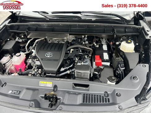 Certified 2023 Toyota Highlander XLE image 19