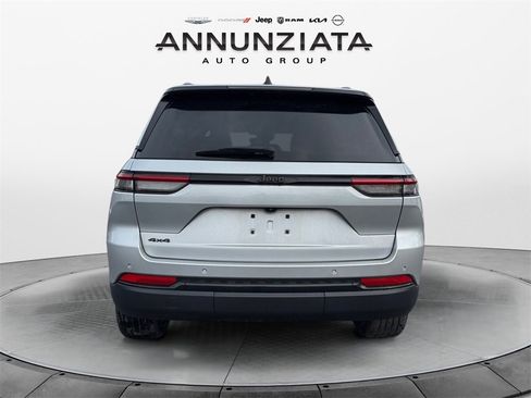 Used 2023 Jeep Grand Cherokee Altitude image 4