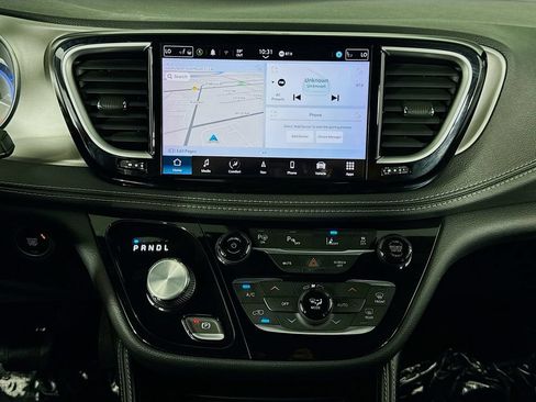 Used 2022 Chrysler Pacifica Limited w/ S Appearance Package FWD image 15