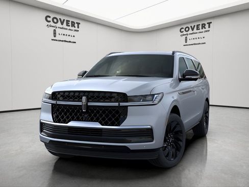 New 2026 Lincoln Navigator Reserve AWD/4WD image 2