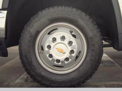 Used 2024 Chevrolet Silverado 3500 W/T image 9