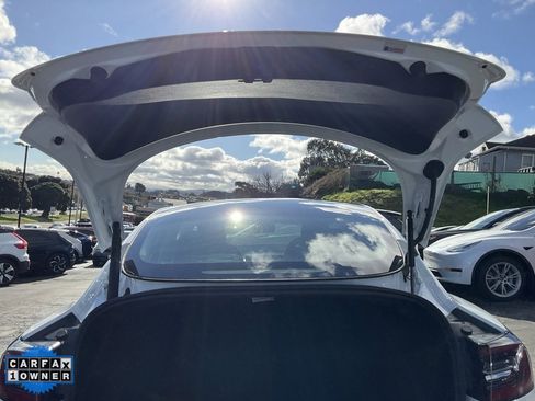 Used 2023 Tesla Model 3 Standard Range image 9