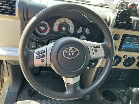 Used 2014 Toyota FJ Cruiser 4WD w/ Convenience Package image 13
