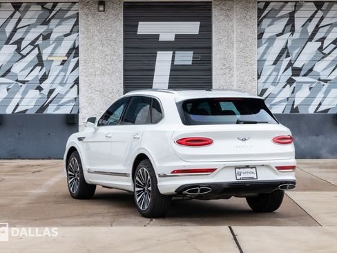 Used 2025 Bentley Bentayga image 11