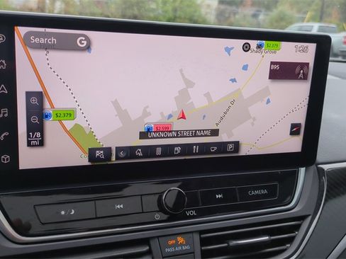 Used 2023 Nissan Altima 2.5 SR w/ SR Premium Package image 18