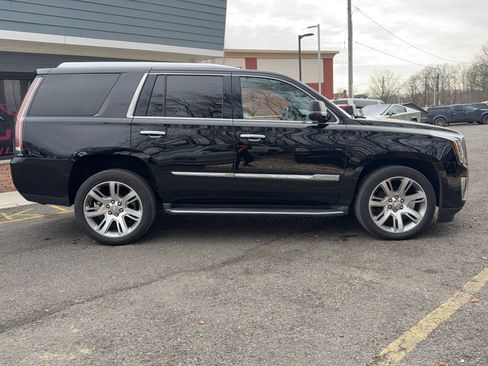 Used 2016 Cadillac Escalade Luxury image 4