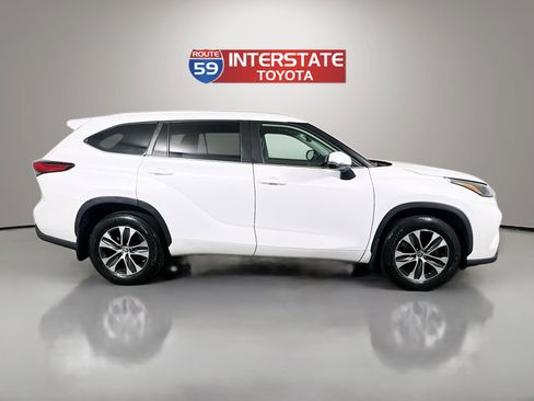 Used 2023 Toyota Highlander XLE AWD/4WD image 8