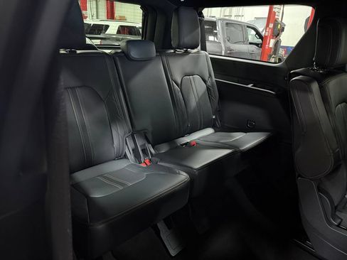 Used 2024 Ford Expedition Max Platinum AWD/4WD image 24