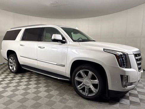 Used 2020 Cadillac Escalade ESV Premium Luxury AWD/4WD image 10