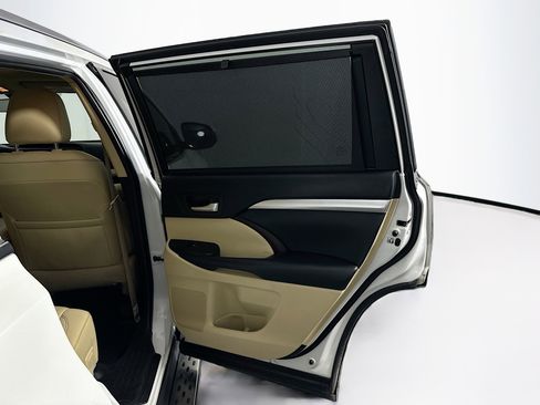 Used 2019 Toyota Highlander XLE image 34