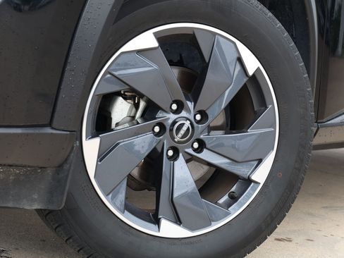 Used 2024 Nissan Rogue SV image 12