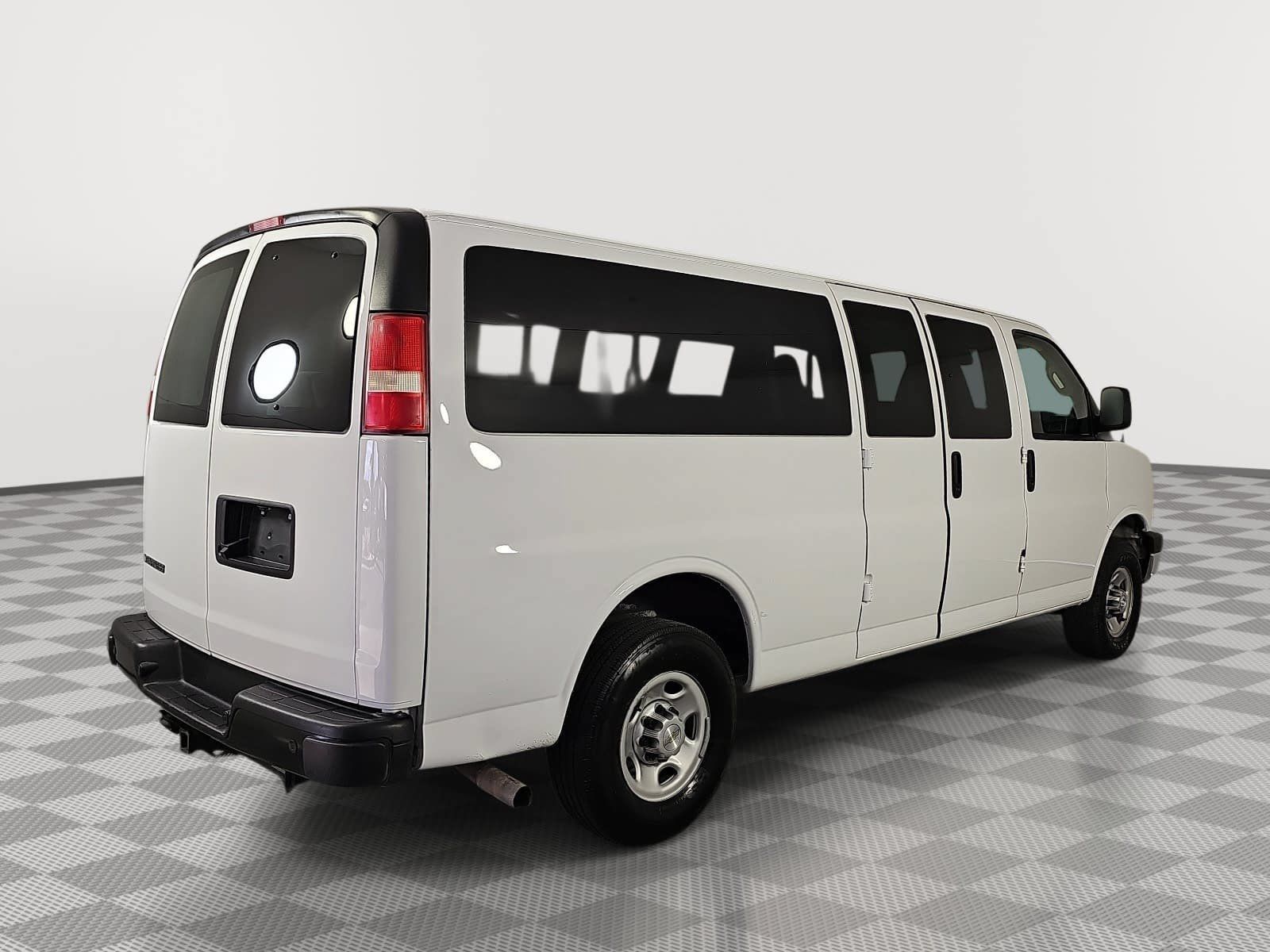 Used 2024 Chevrolet Express 3500 LS RWD image 8
