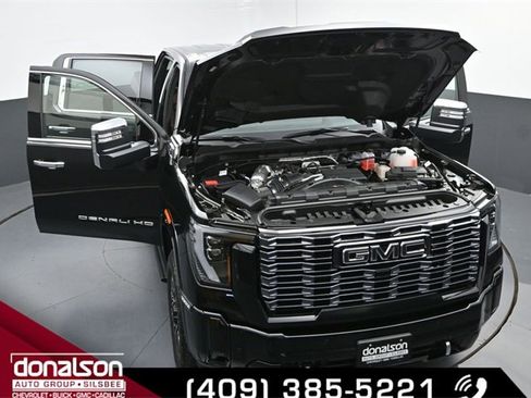 New 2026 GMC Sierra 2500 Denali Ultimate w/ LPO, Black Badging Package image 24