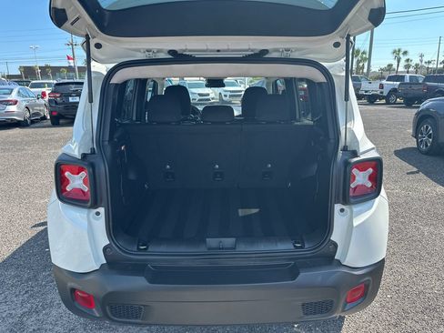 Used 2023 Jeep Renegade Latitude AWD/4WD image 16