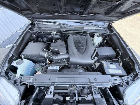 Used 2022 Toyota Tacoma TRD Off-Road image 34